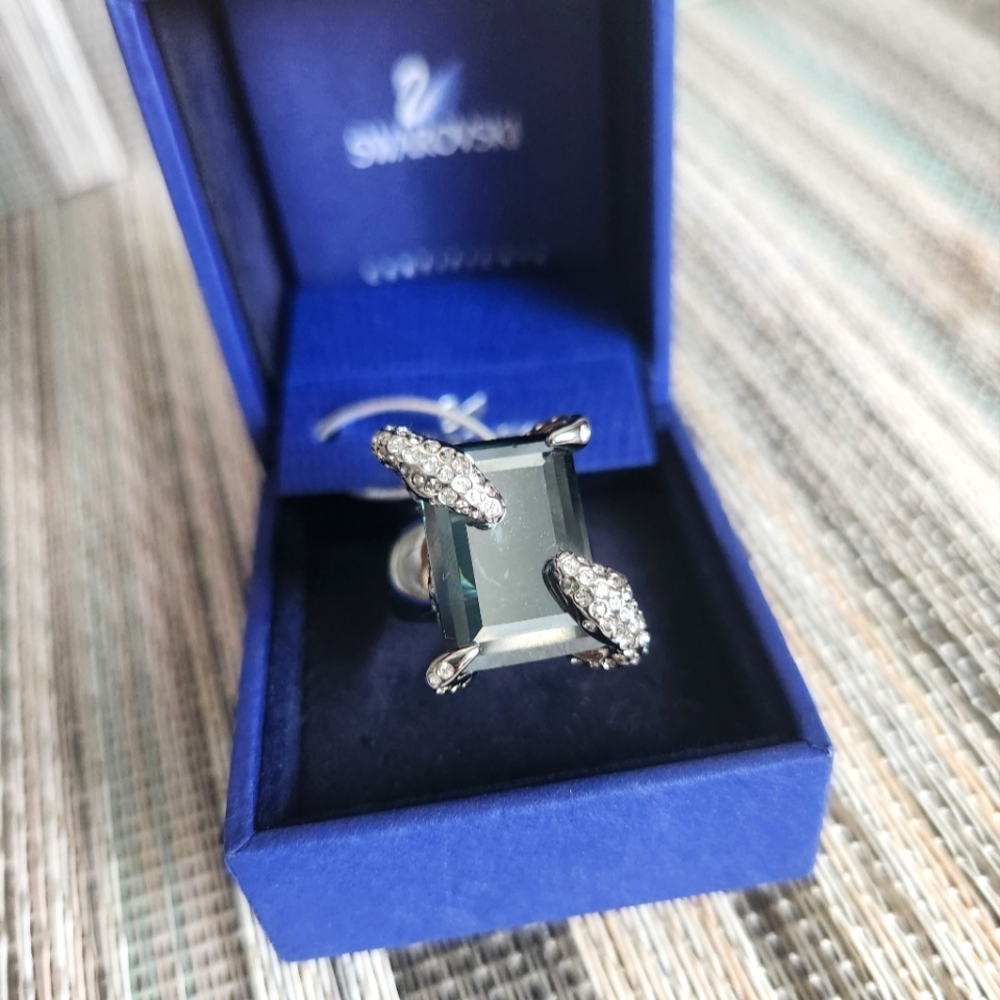 SWAROVSKI Louise Ring Blue Shade  crystal cocktail ring 52 - Picture 4 of 8